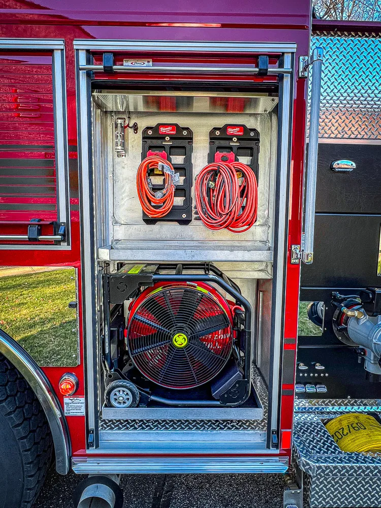 Pierce Enforcer Pumper exterior view, photo 13 of 37