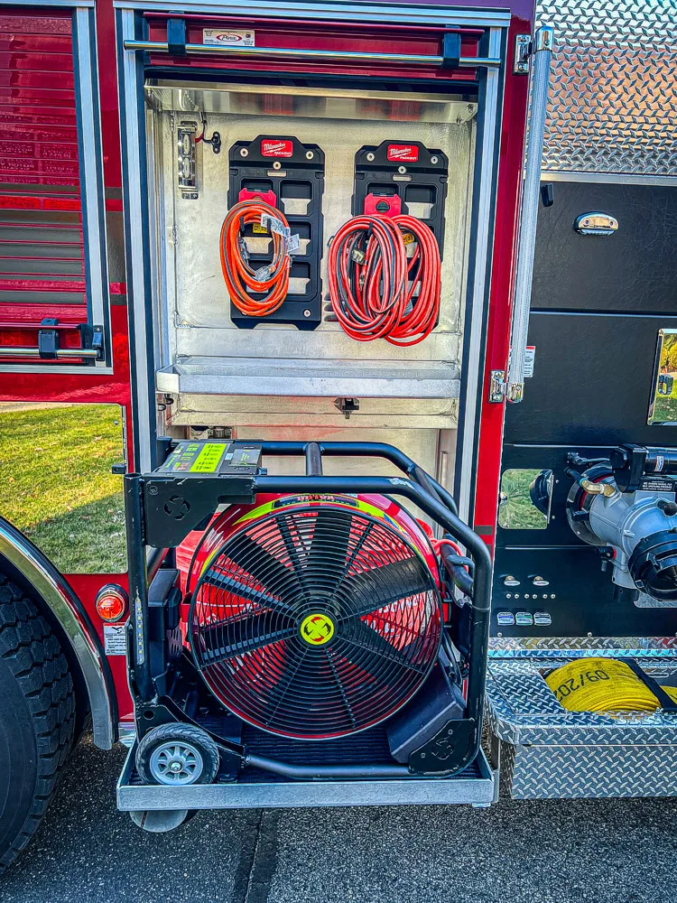 Pierce Enforcer Pumper exterior view, photo 14 of 37