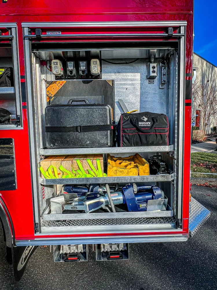 Pierce Enforcer Pumper exterior view, photo 21 of 37