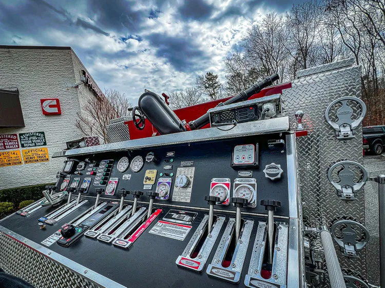 Pierce Enforcer Pumper exterior view, photo 10 of 56