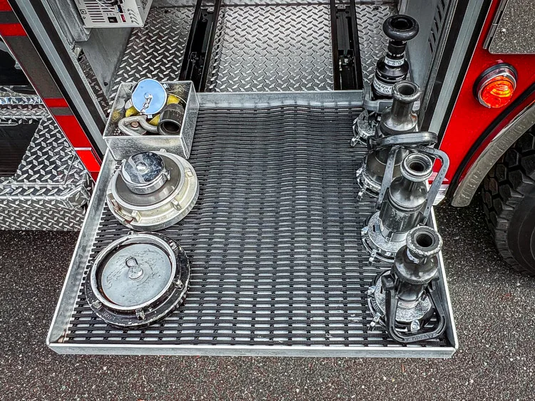 Pierce Enforcer Pumper exterior view, photo 32 of 56