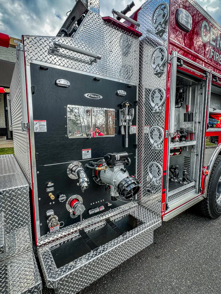 Pierce Enforcer Pumper exterior view, photo 33 of 56