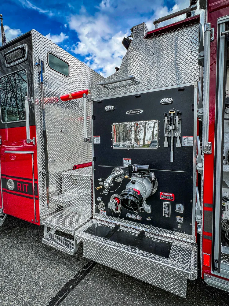 Pierce Enforcer Pumper exterior view, photo 35 of 56