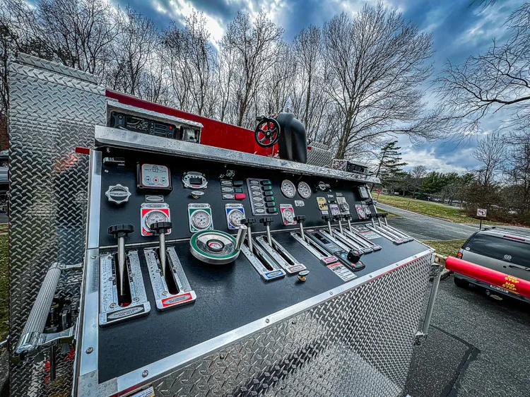 Pierce Enforcer Pumper exterior view, photo 9 of 56