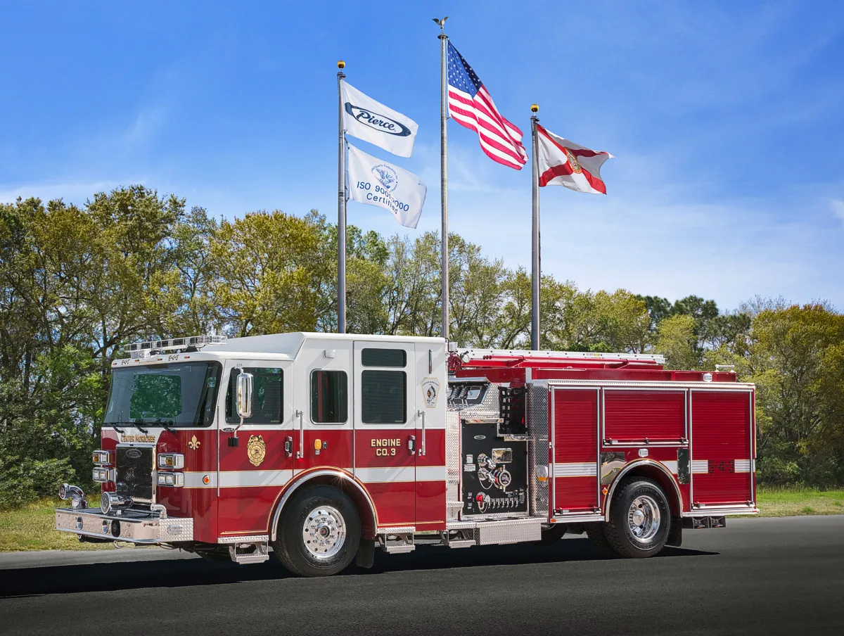 Pierce Saber Pumper exterior view, photo 2 of 3