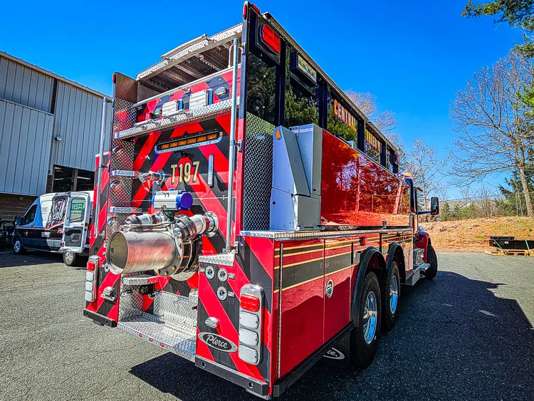 Pierce Saber Tanker exterior view, photo 41 of 42