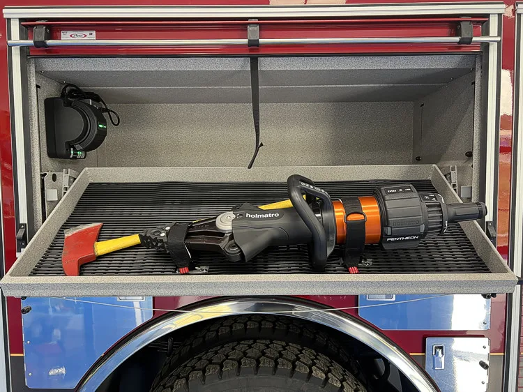 Pierce Enforcer Pumper exterior view, photo 10 of 39