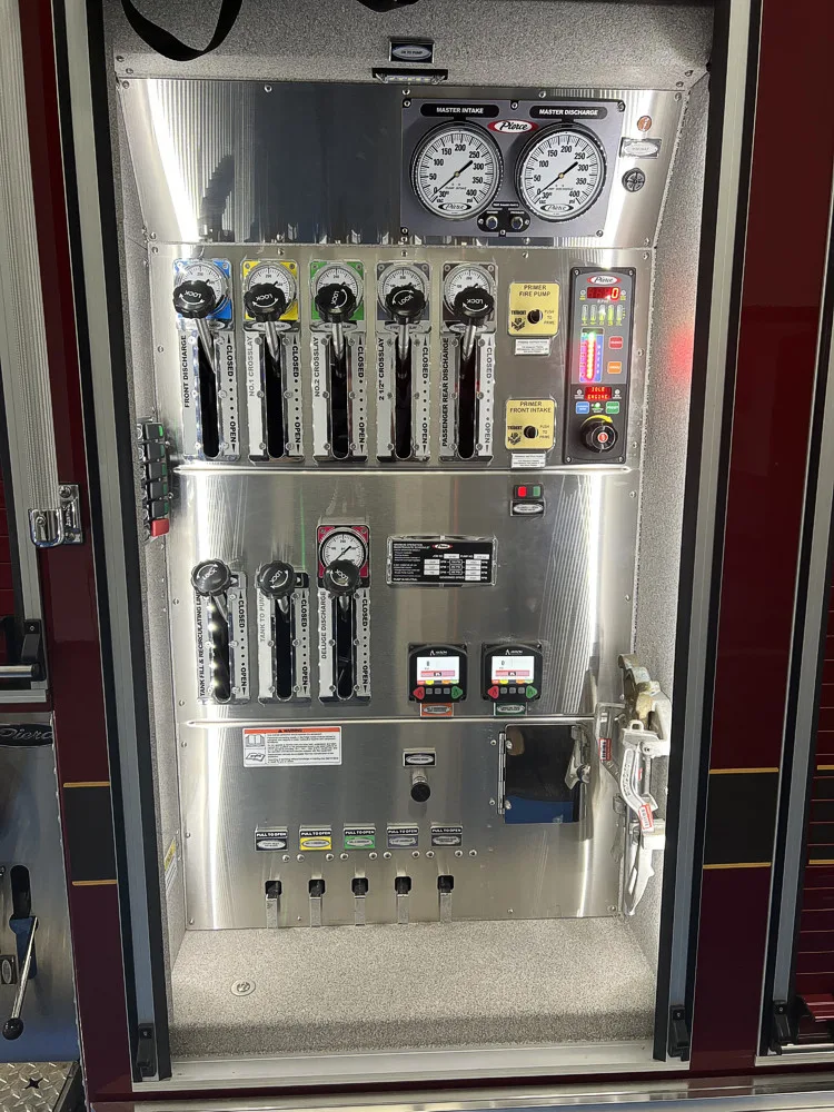 Pierce Enforcer Pumper exterior view, photo 16 of 39