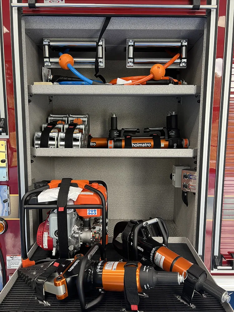 Pierce Enforcer Pumper exterior view, photo 25 of 39