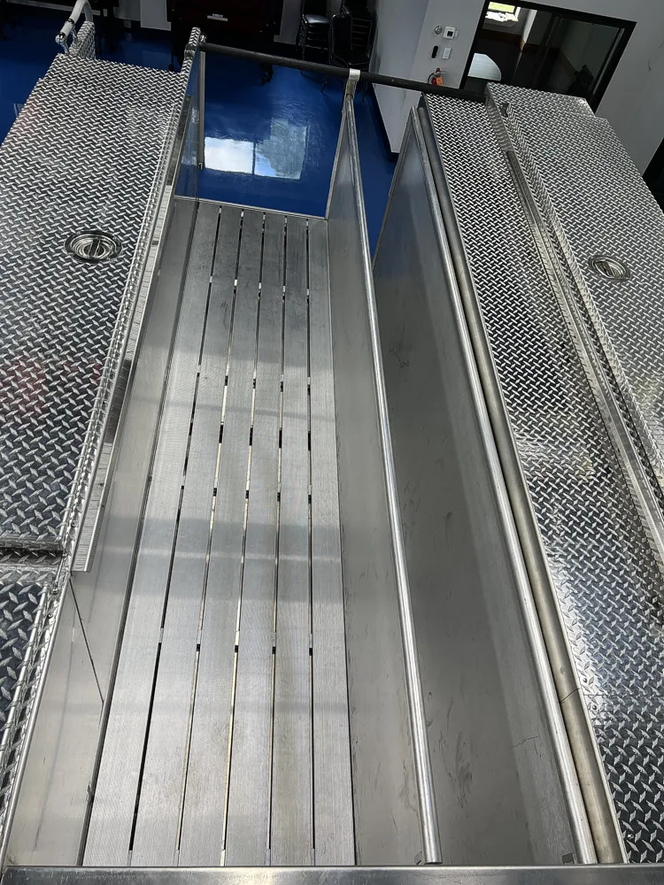 Pierce Enforcer Pumper exterior view, photo 39 of 39