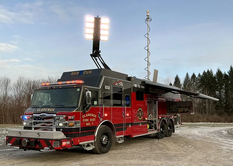 Front-left exterior view parked on lot with aerial boom nested
