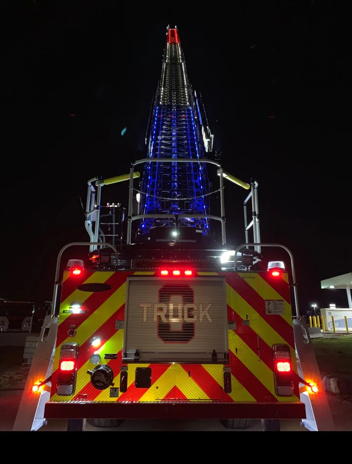 Night rear view showing illuminated chevrons and ladder tip with lights