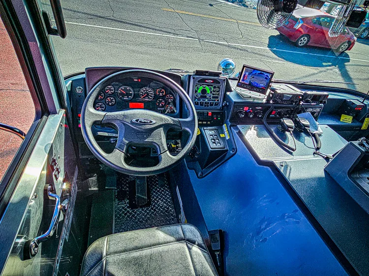 Pierce Enforcer Pumper exterior view, photo 17 of 32