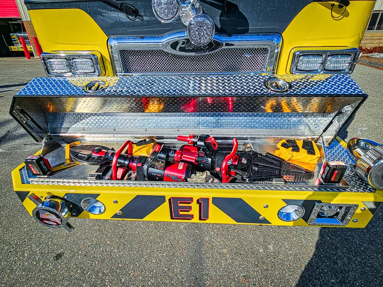 Pierce Enforcer Pumper exterior view, photo 18 of 32