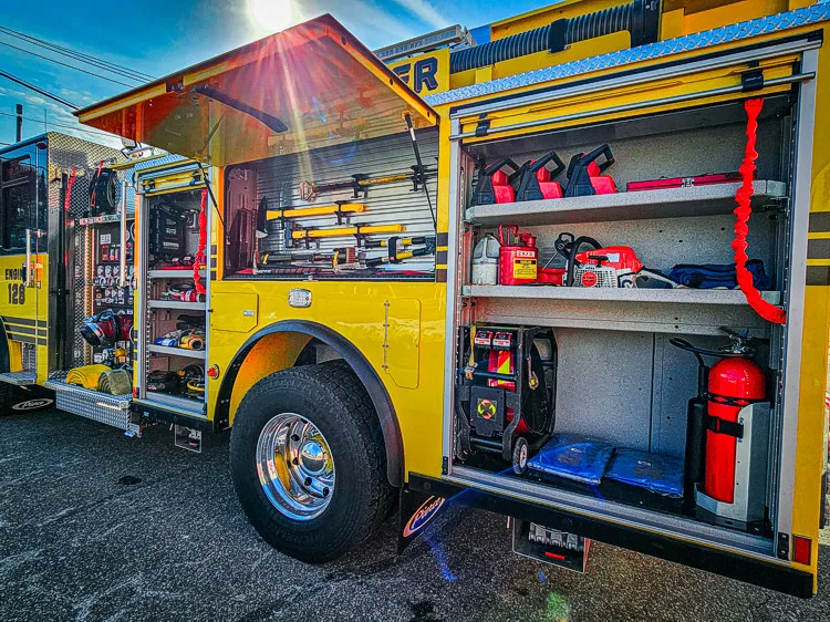 Pierce Enforcer Pumper exterior view, photo 21 of 32