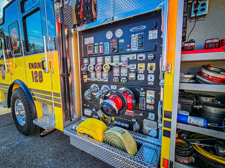 Pierce Enforcer Pumper exterior view, photo 24 of 32