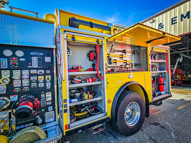 Pierce Enforcer Pumper exterior view, photo 25 of 32