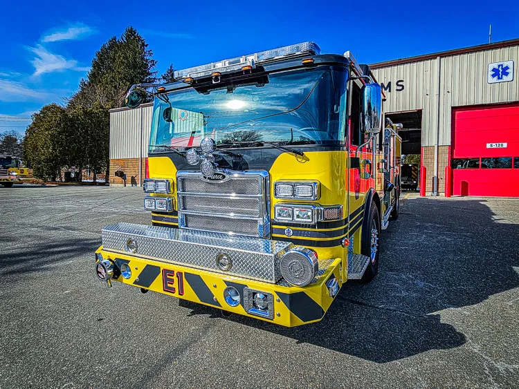 Pierce Enforcer Pumper exterior view, photo 6 of 32