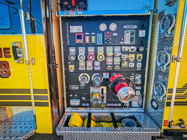 Pierce Enforcer Pumper exterior view, photo 12 of 65