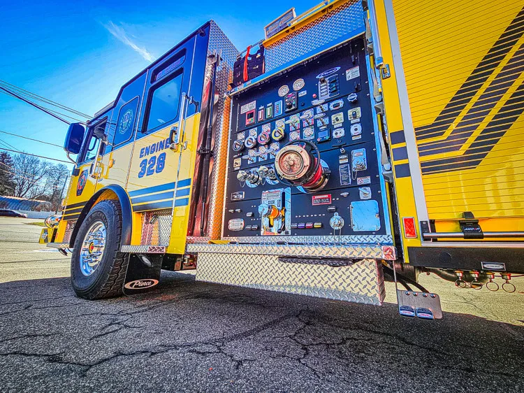 Pierce Enforcer Pumper exterior view, photo 58 of 65