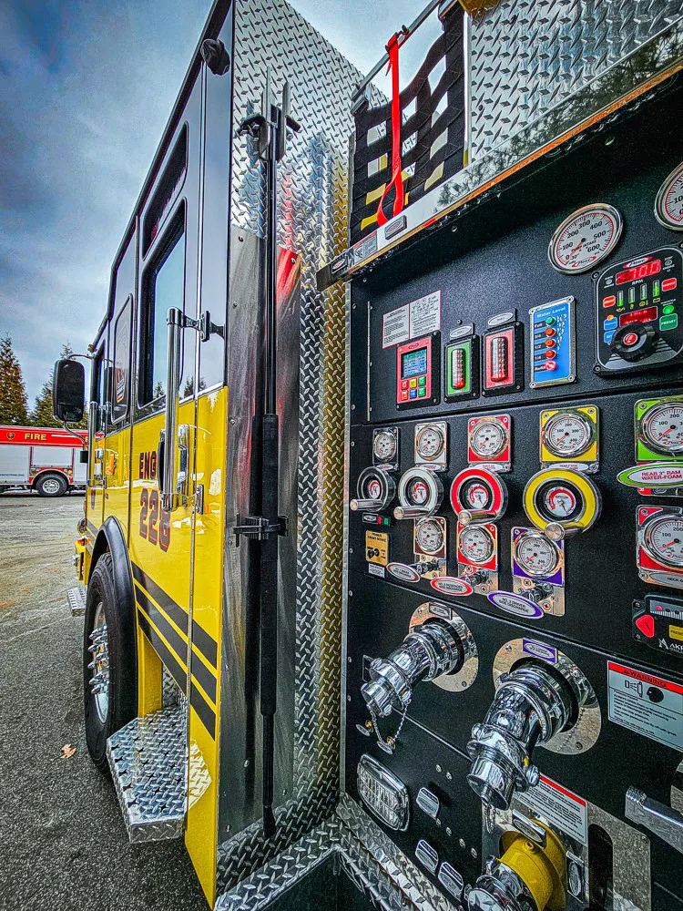 Pierce Enforcer Pumper exterior view, photo 24 of 46