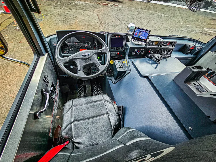 Pierce Enforcer Pumper exterior view, photo 28 of 46