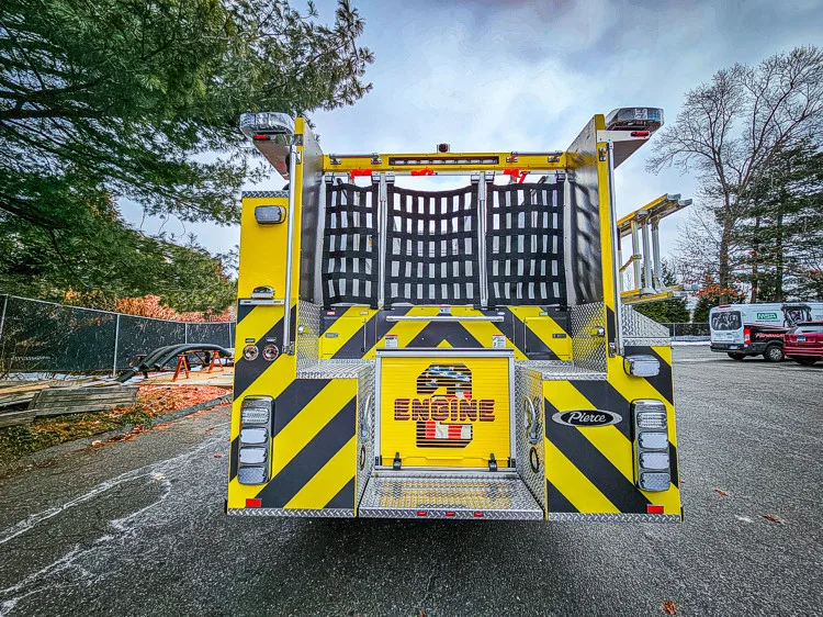 Pierce Enforcer Pumper exterior view, photo 3 of 46