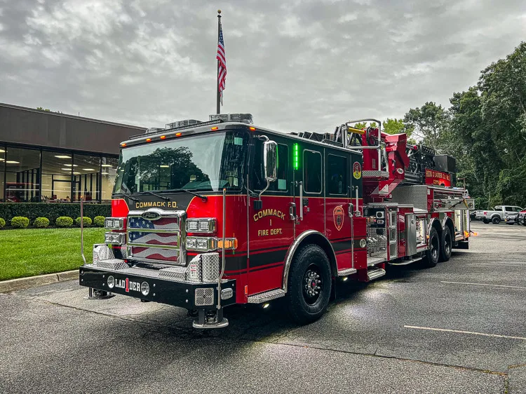 Pierce Enforcer Pumper exterior view, photo 13 of 49