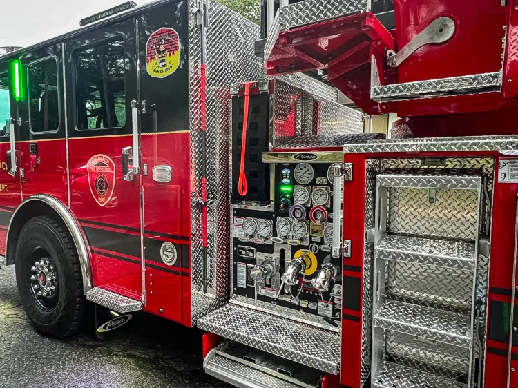 Pierce Enforcer Pumper exterior view, photo 16 of 49