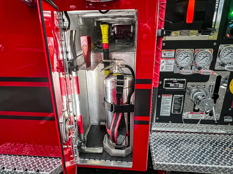 Pierce Enforcer Pumper exterior view, photo 18 of 49