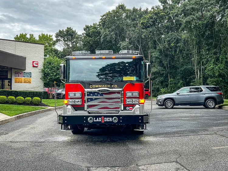 Pierce Enforcer Pumper exterior view, photo 2 of 49