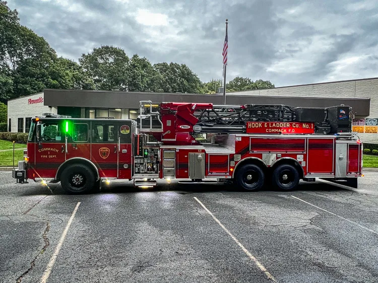 Pierce Enforcer Pumper exterior view, photo 3 of 49