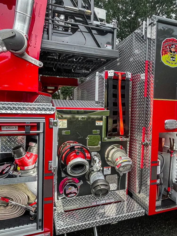 Pierce Enforcer Pumper exterior view, photo 39 of 49