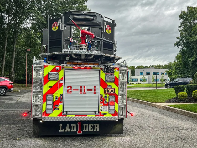 Pierce Enforcer Pumper exterior view, photo 5 of 49