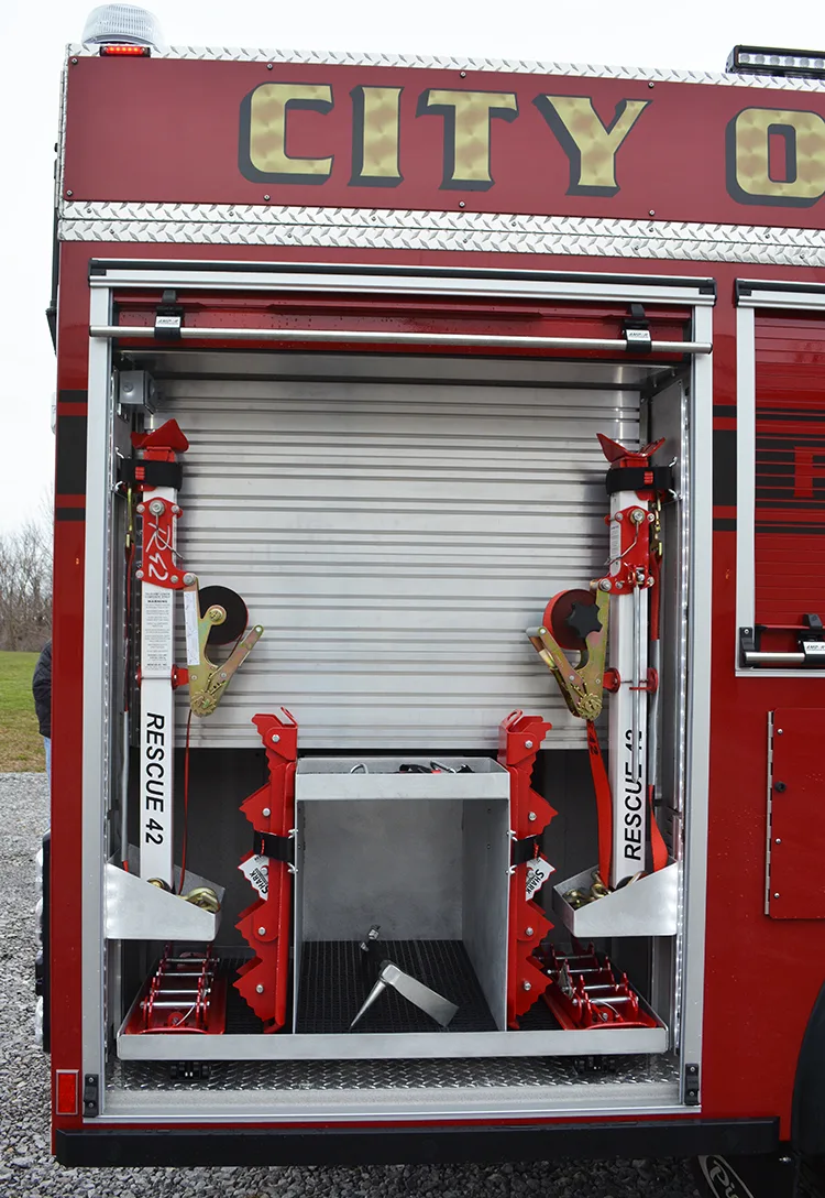 Pierce Enforcer Pumper exterior view, photo 25 of 30