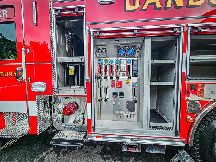 Pierce Enforcer Pumper exterior view, photo 11 of 62