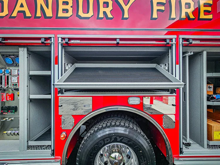 Pierce Enforcer Pumper exterior view, photo 13 of 62