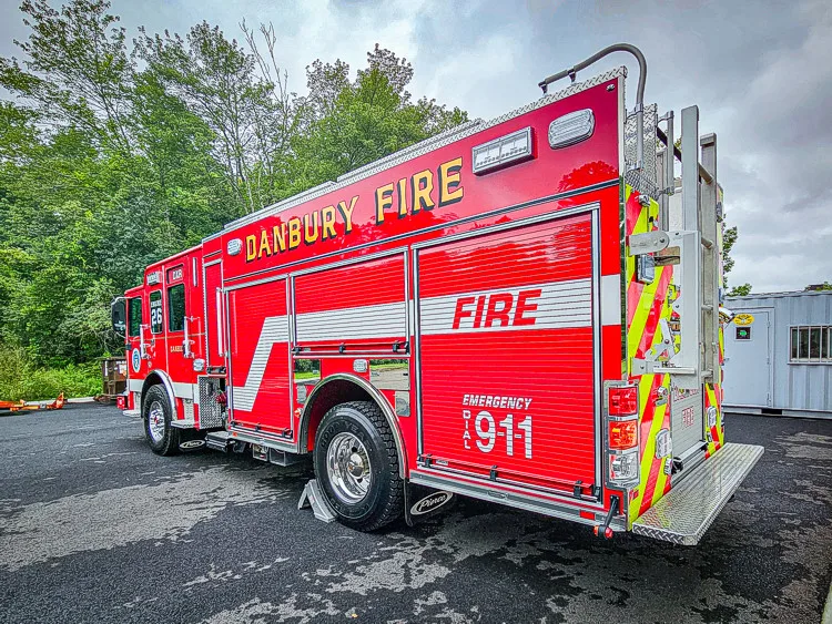 Pierce Enforcer Pumper exterior view, photo 3 of 62