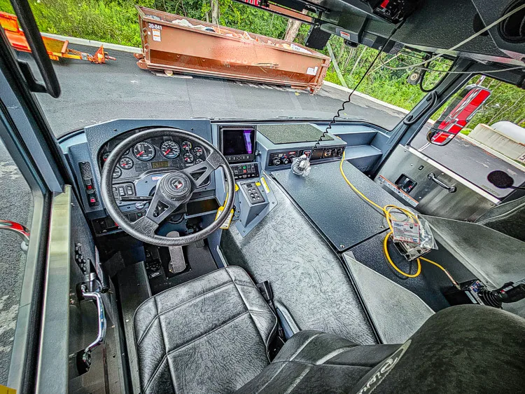 Pierce Enforcer Pumper exterior view, photo 34 of 62