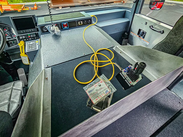 Pierce Enforcer Pumper exterior view, photo 35 of 62