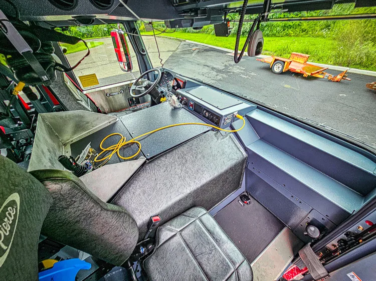 Pierce Enforcer Pumper exterior view, photo 39 of 62