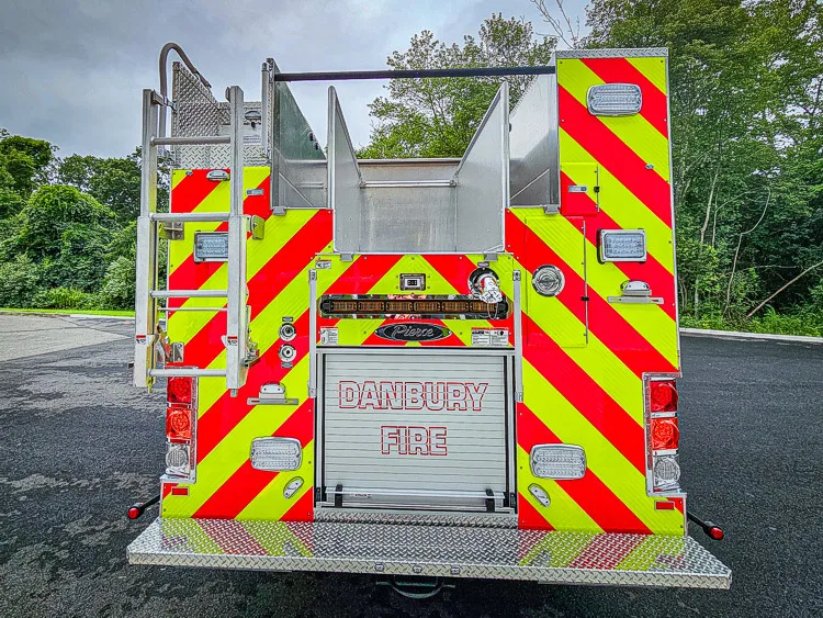 Pierce Enforcer Pumper exterior view, photo 4 of 62