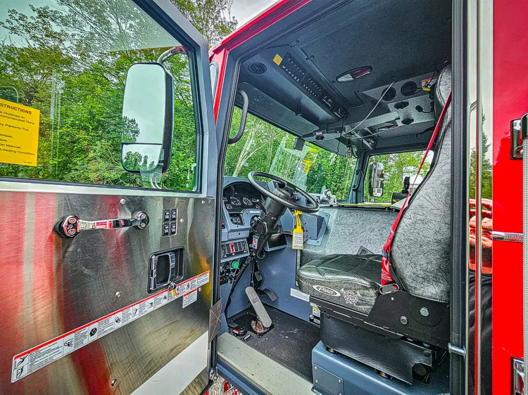 Pierce Enforcer Pumper exterior view, photo 43 of 62