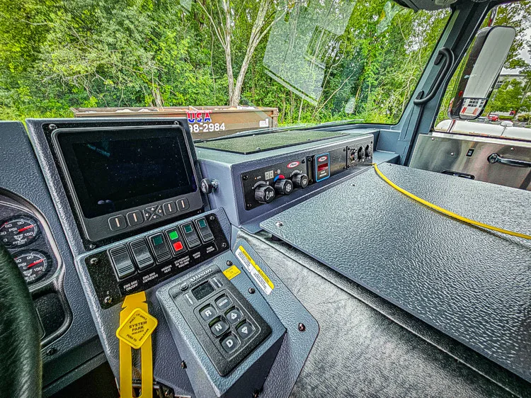 Pierce Enforcer Pumper exterior view, photo 47 of 62