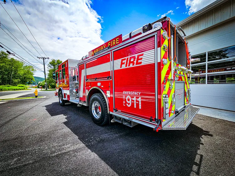 Pierce Saber Pumper exterior view, photo 10 of 55