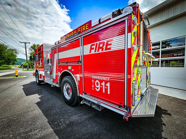 Pierce Saber Pumper exterior view, photo 11 of 55