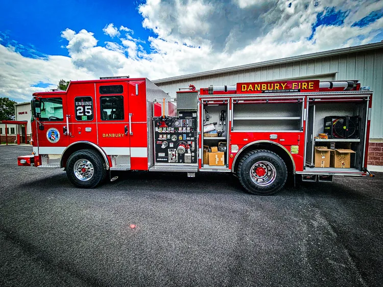 Pierce Saber Pumper exterior view, photo 12 of 55