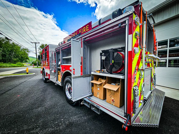 Pierce Saber Pumper exterior view, photo 22 of 55