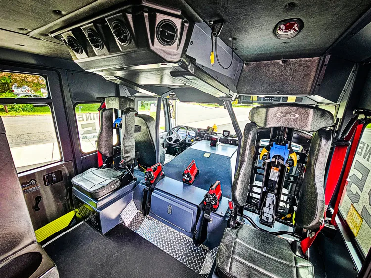 Pierce Saber Pumper exterior view, photo 28 of 55