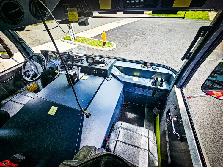 Pierce Saber Pumper exterior view, photo 31 of 55